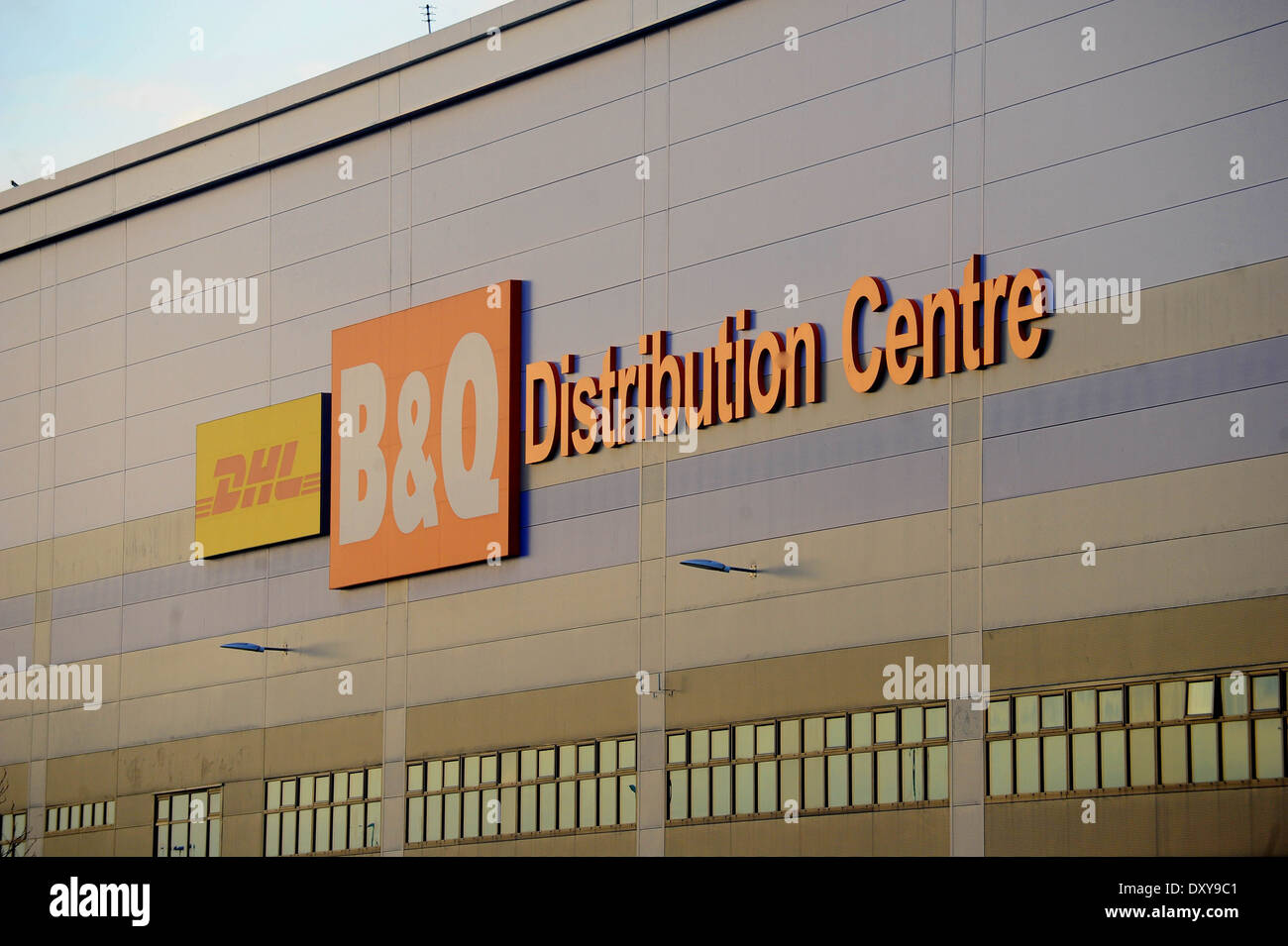The DHL and B&Q Distribution Centre near Swindon in Wiltshire Stock Photo Alamy