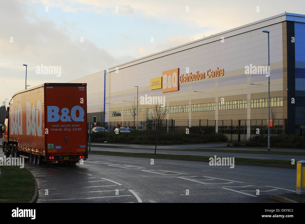 The DHL And B&Q Distribution Centre Near Swindon In Wiltshire Stock ...