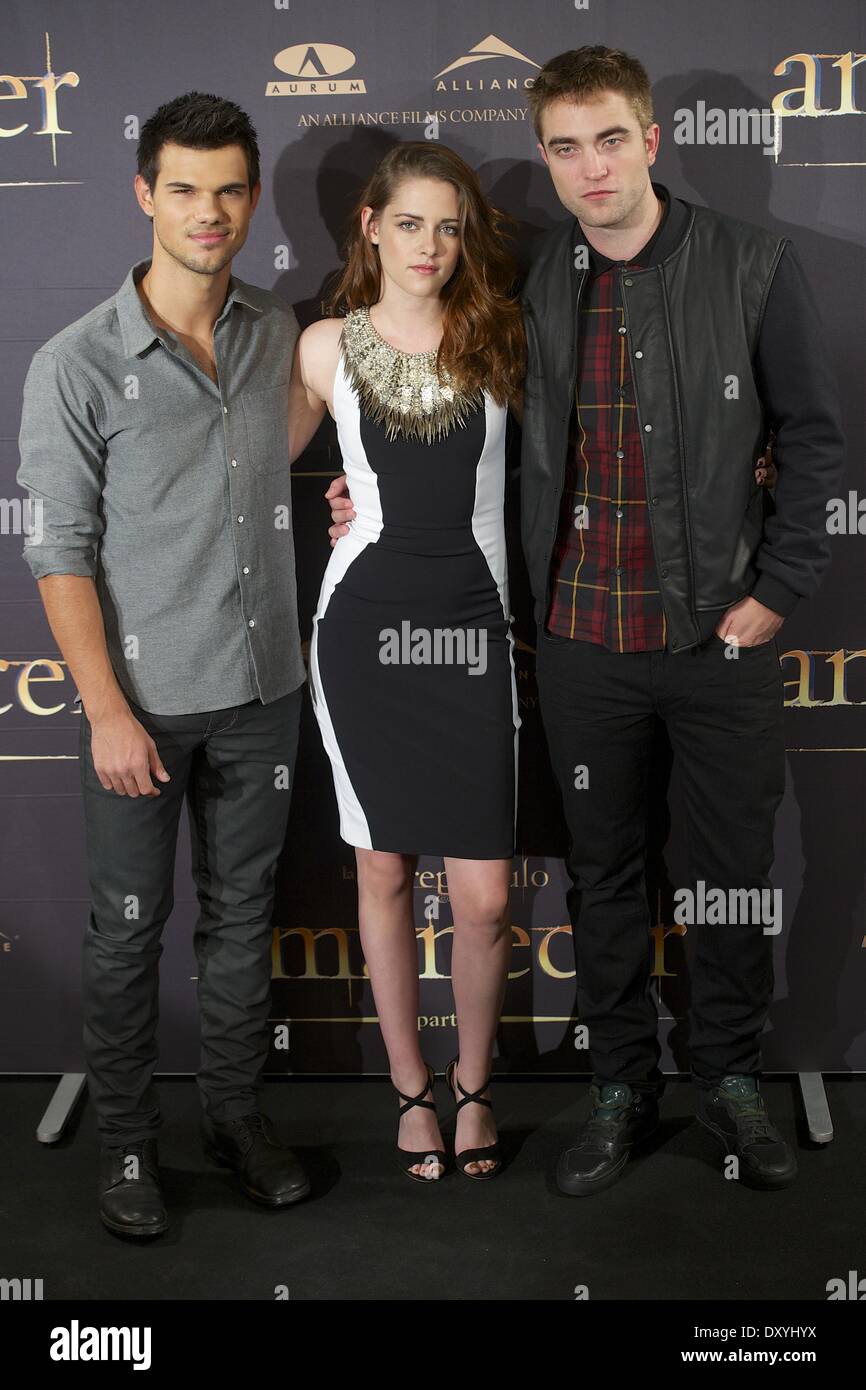 The Twilight Saga Breaking Dawn Part 2 Photocall At Villamagna Hotel Featuring Taylor Lautner Kristen Stewart Robert Pattinson Where Madrid Spain When 15 Nov 2012 Stock Photo Alamy