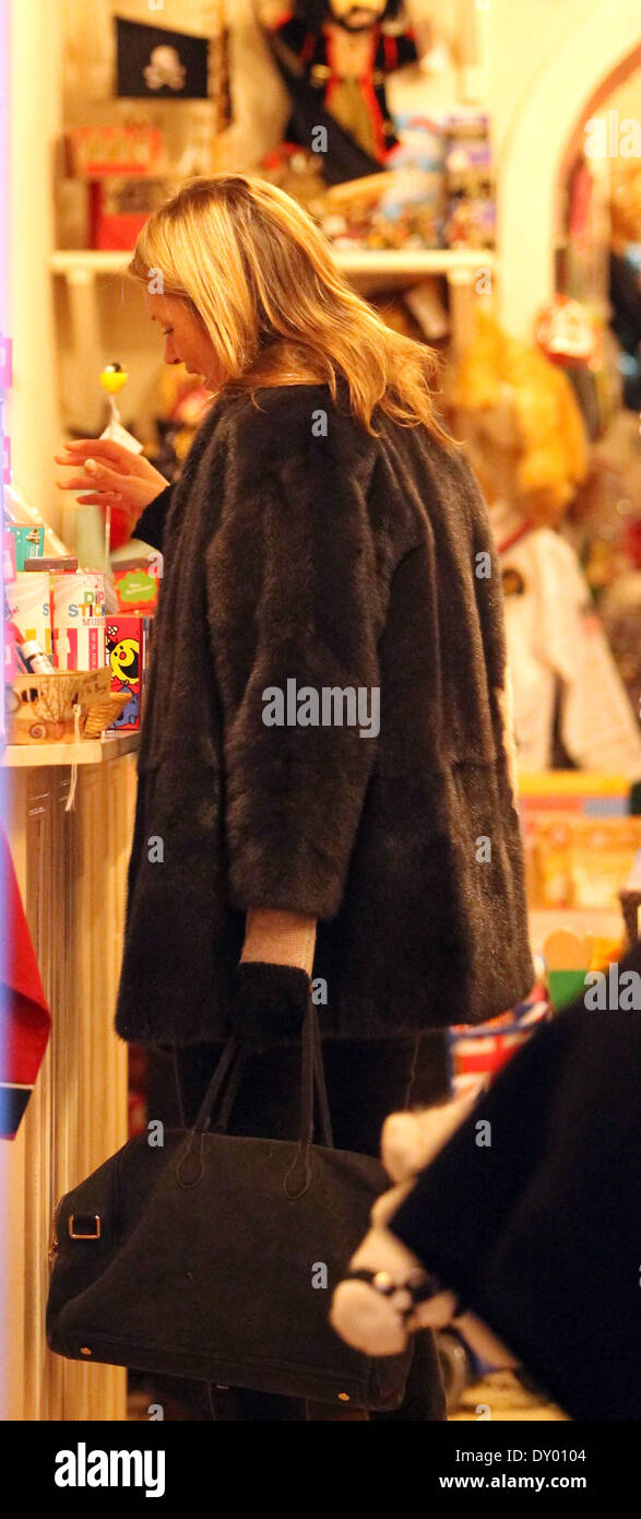 Kate Moss and Jamie Hince out shopping in Notting Hill. On the way home Kate rented a DVD film Featuring: Kate Moss Where: London United Kingdom When: 30 Nov 2012 Stock Photo