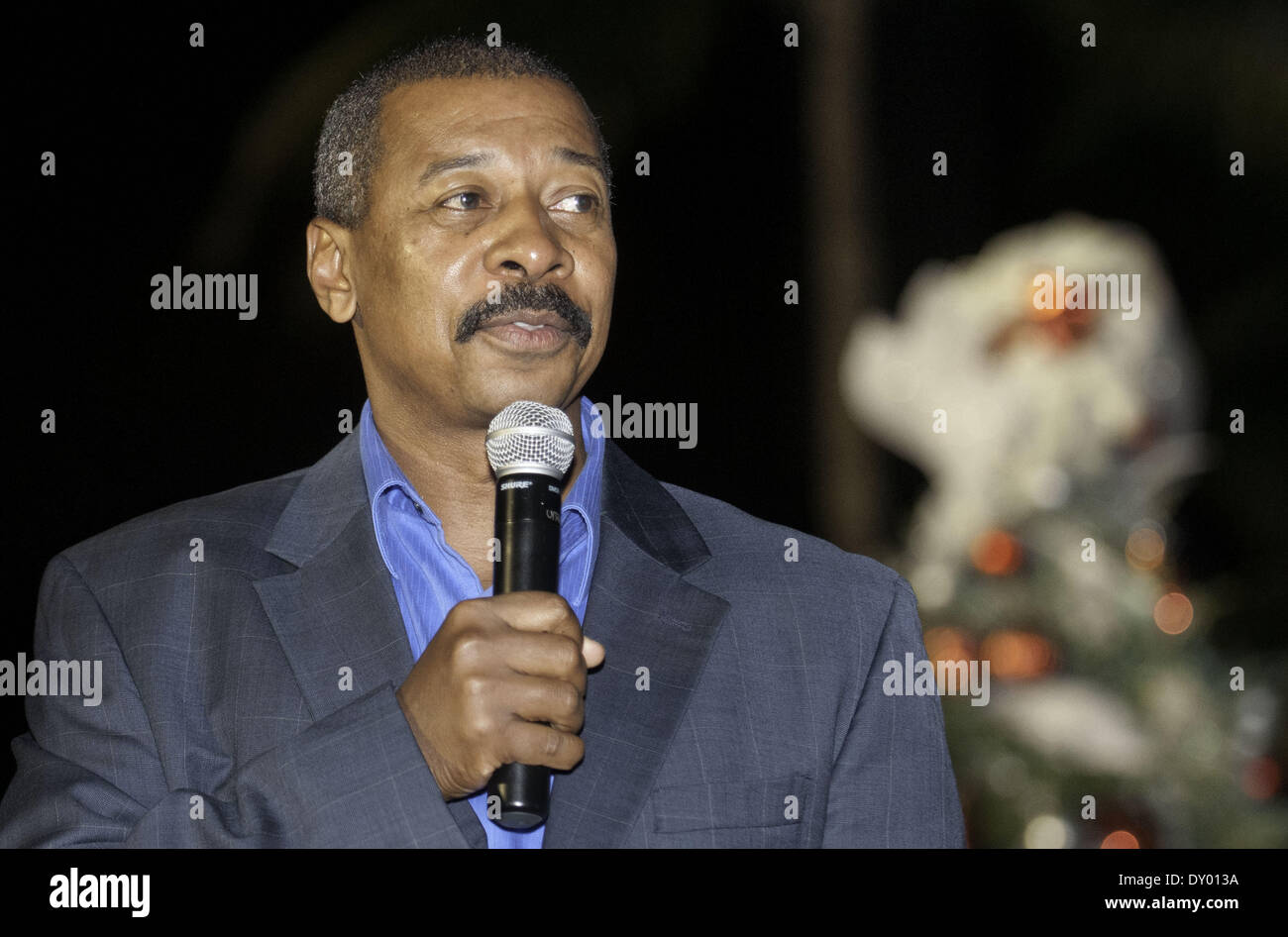 Actor/comedian Robert Townsend introduced NBA Legend Earvin 'Magic ...