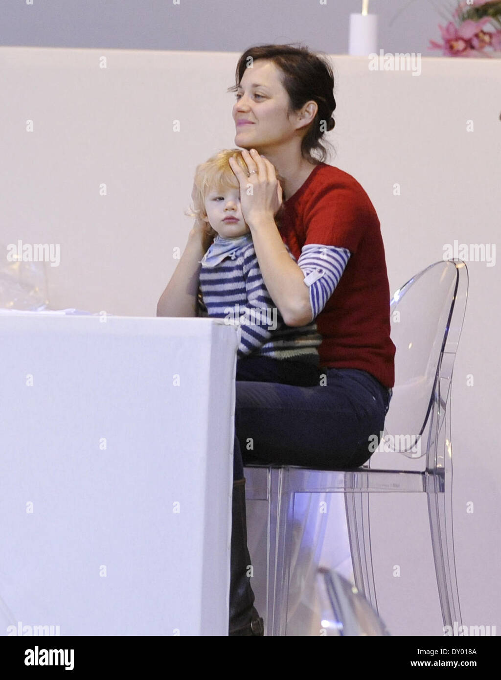 Marion Cotillard, Guillaume Canet and their son Marcel attend the Gucci  Paris Masters 2012 at Paris Nord Villepinte Featuring: Marion Cotillard, Marcel Where: Villepinte, France When: 30 Nov 2012 Stock Photo - Alamy