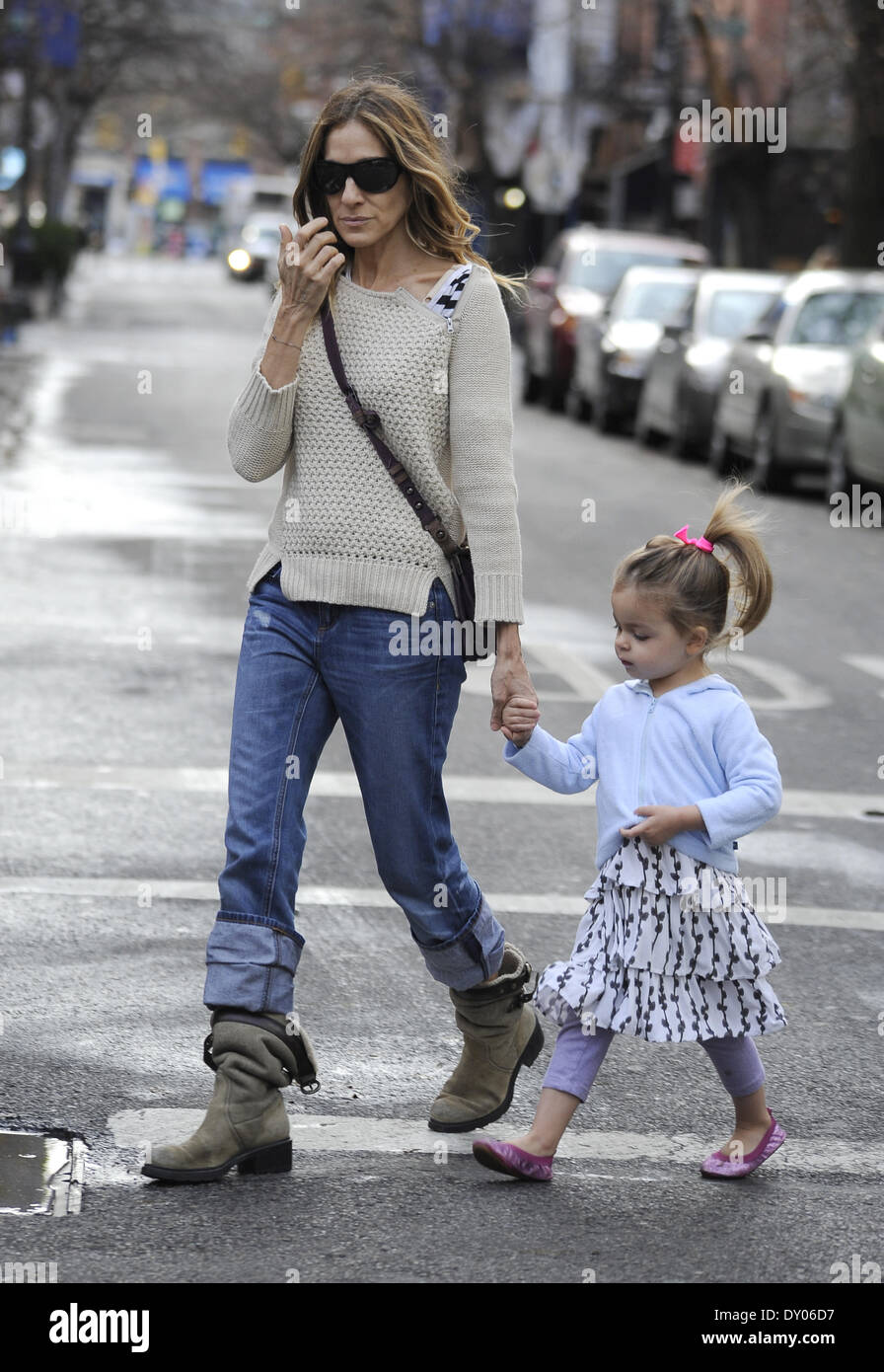 Sarah Jessica Parker takes her children to school Featuring Sarah