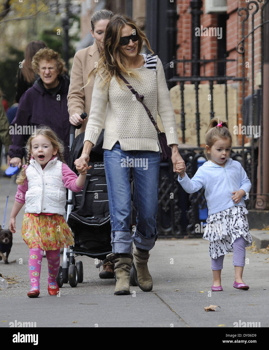 Sarah Jessica Parker takes her children to school Featuring Sarah