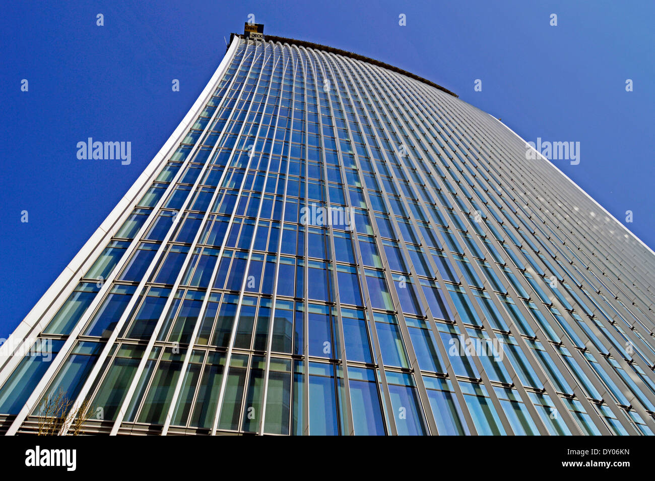 20 Fenchurch Street (The Walkie-Talkie) under construction, to be ...