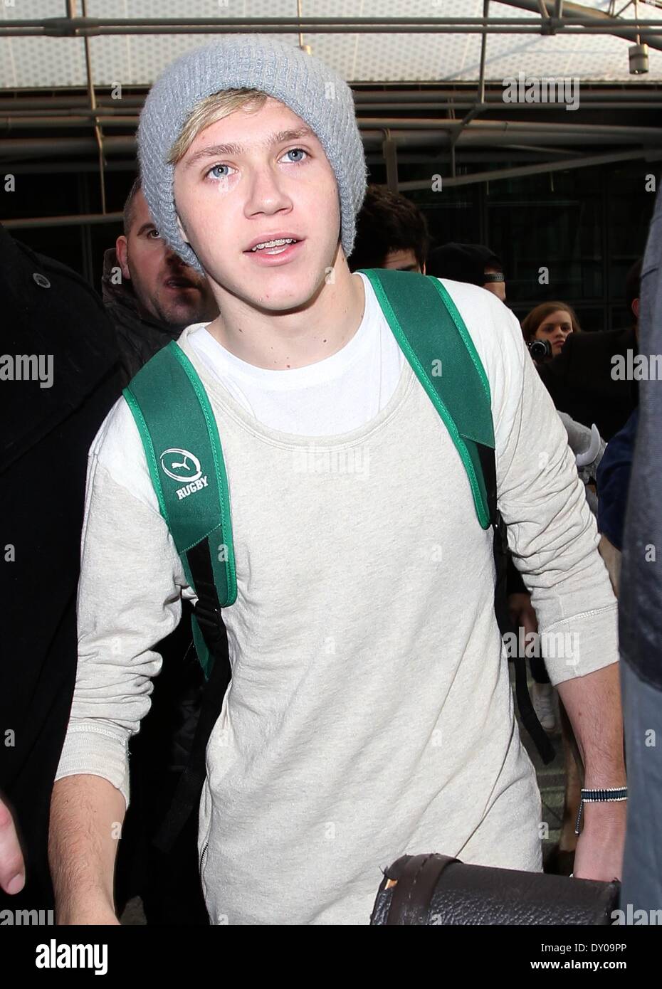 One Direction arrive at a manic Heathrow Terminal 5 holding giant animal  soft toys Featuring: Niall Horan Where: London United Kingdom When: 08 Dec  2012 Stock Photo - Alamy, image size:930x1390