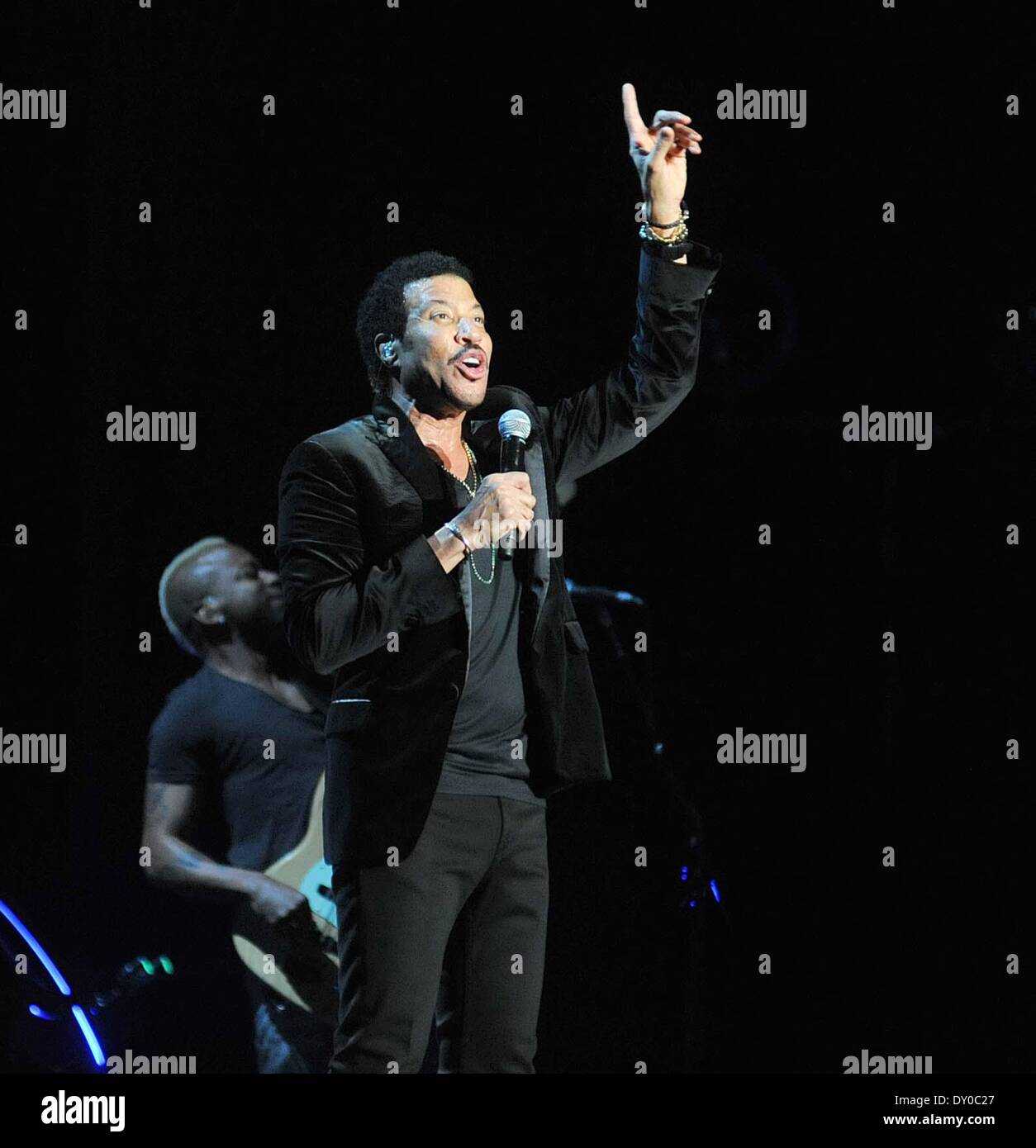 Where Does Lionel Richie Live