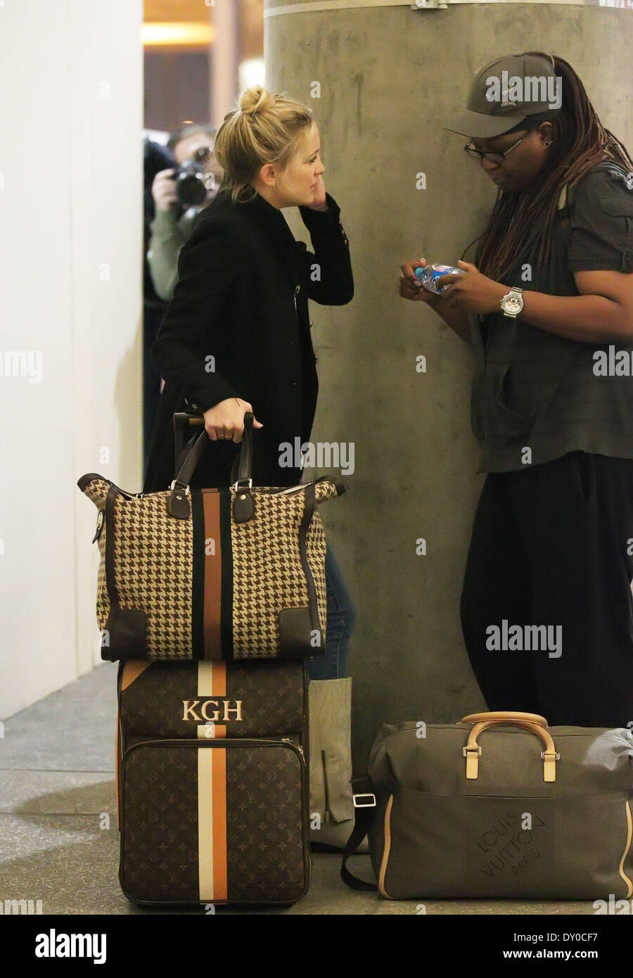 Kate Hudson arriving at LAX airport with personalised Louis Vuitton luggage  Featuring: Kate Hudson Where: Los Angeles California United States When: 10  Dec 2012 Stock Photo - Alamy
