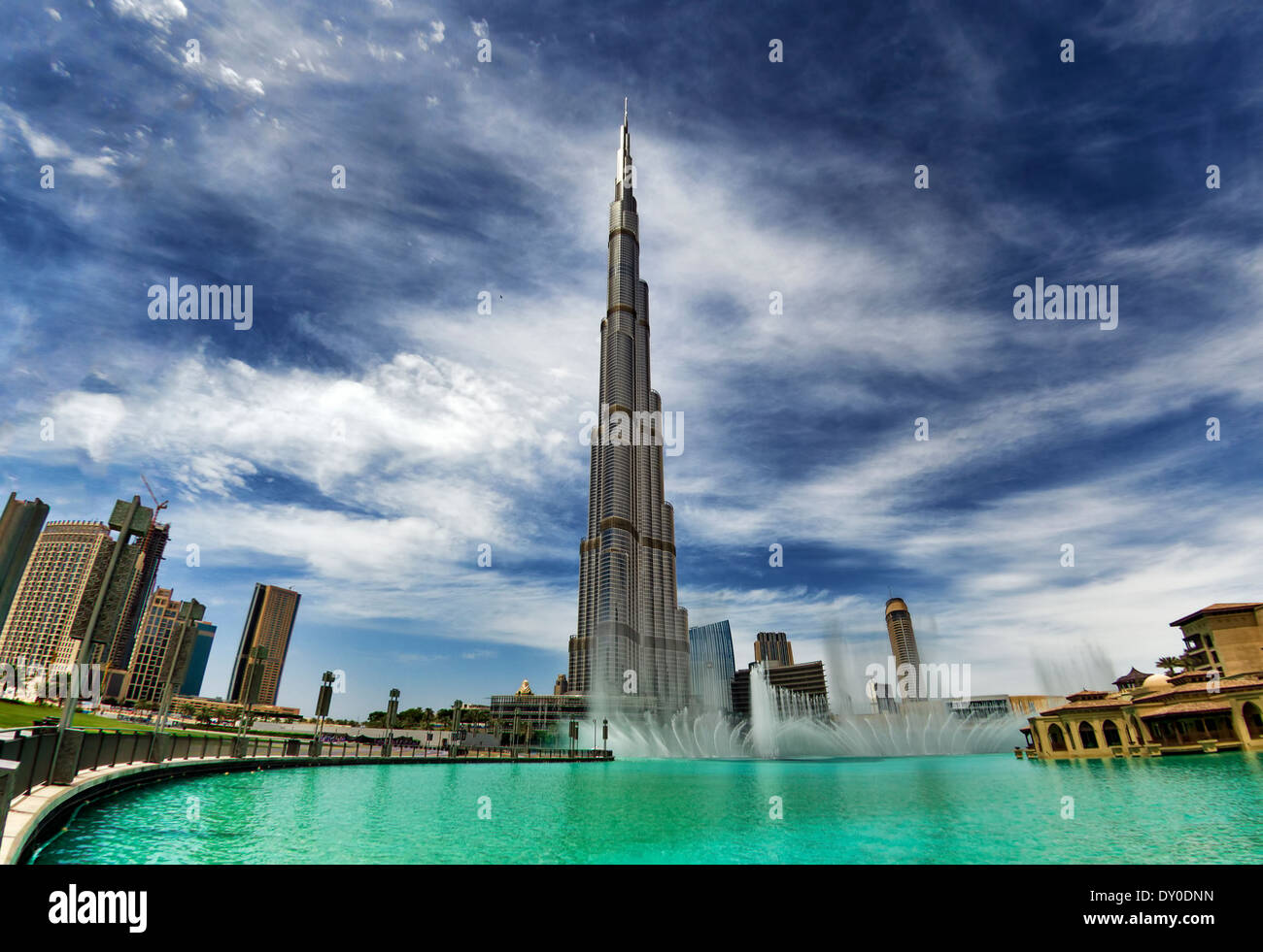Бурдж халифа время. Бурдж-Халифа Дубай. Дубай Burj khalifa. Дубай Молл Бурдж Халифа. Аль Халифа небоскреб.