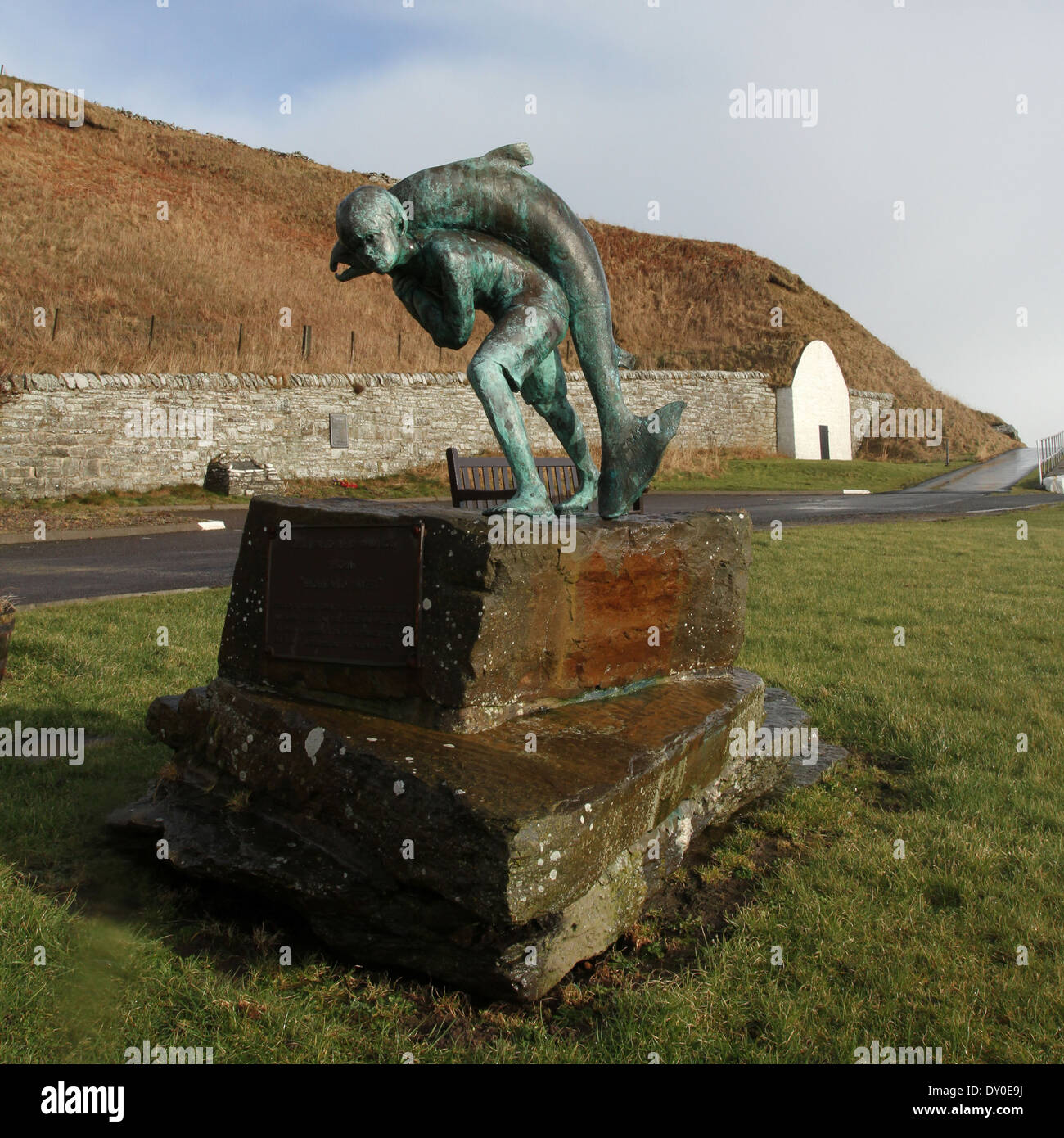 Kenn and the Salmon statue Dunbeath Scotland March 2014 Stock Photo - Alamy