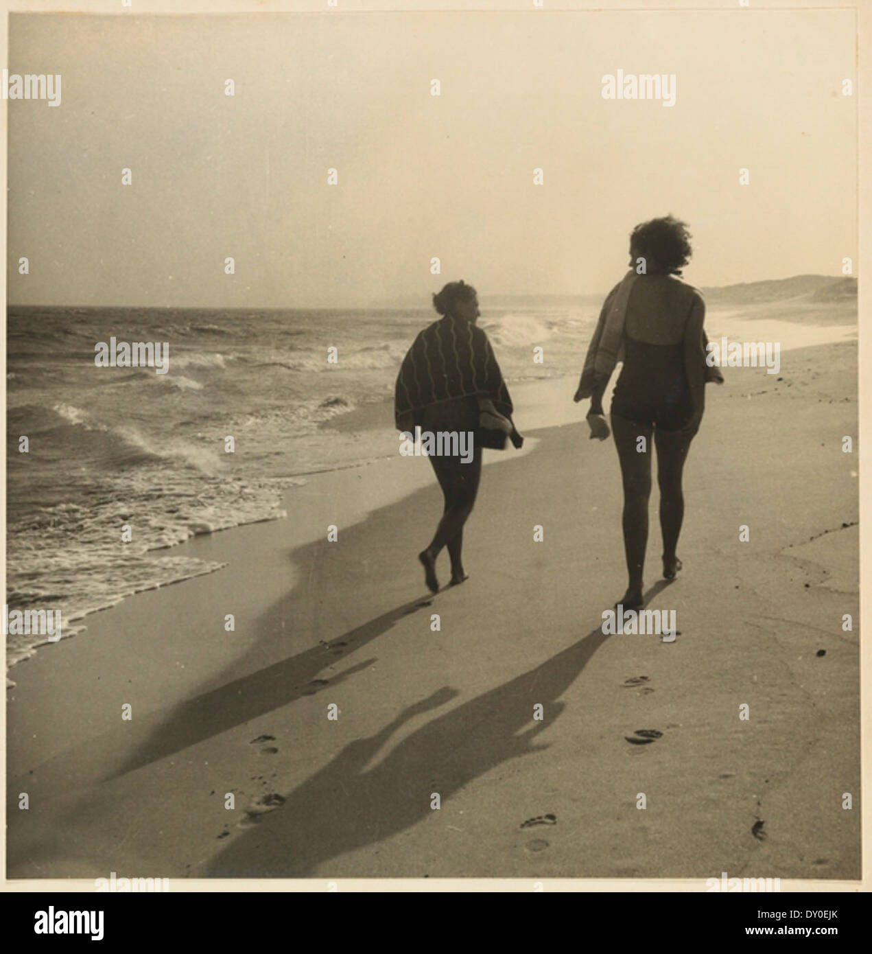 1930s two women walking hi-res stock photography and images - Alamy