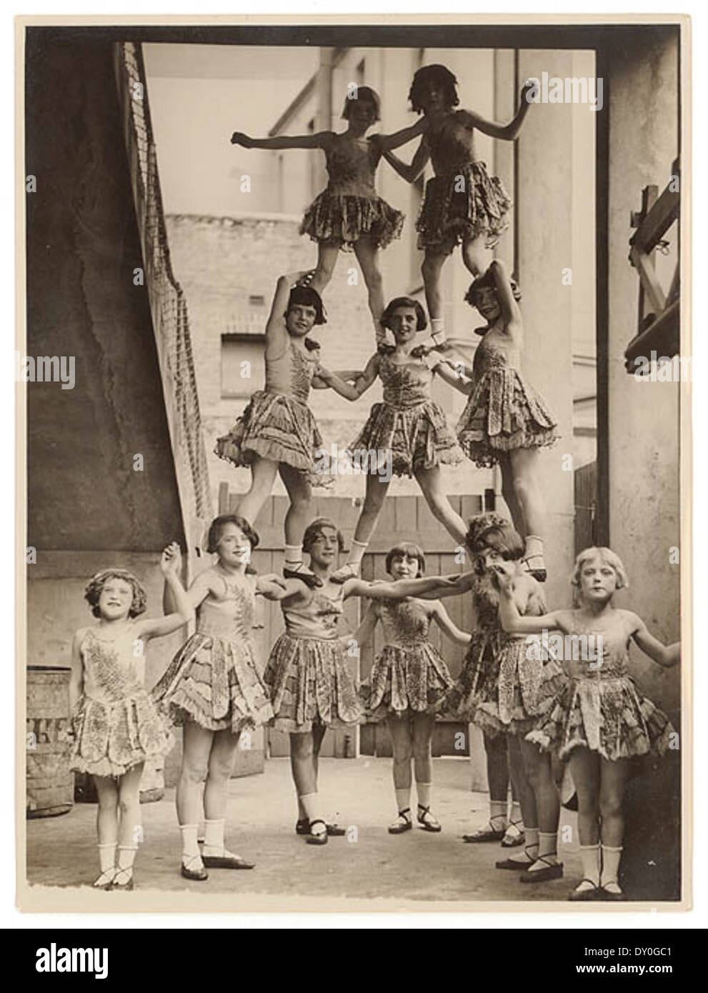 Vintage theatre performers hires stock photography and images Alamy