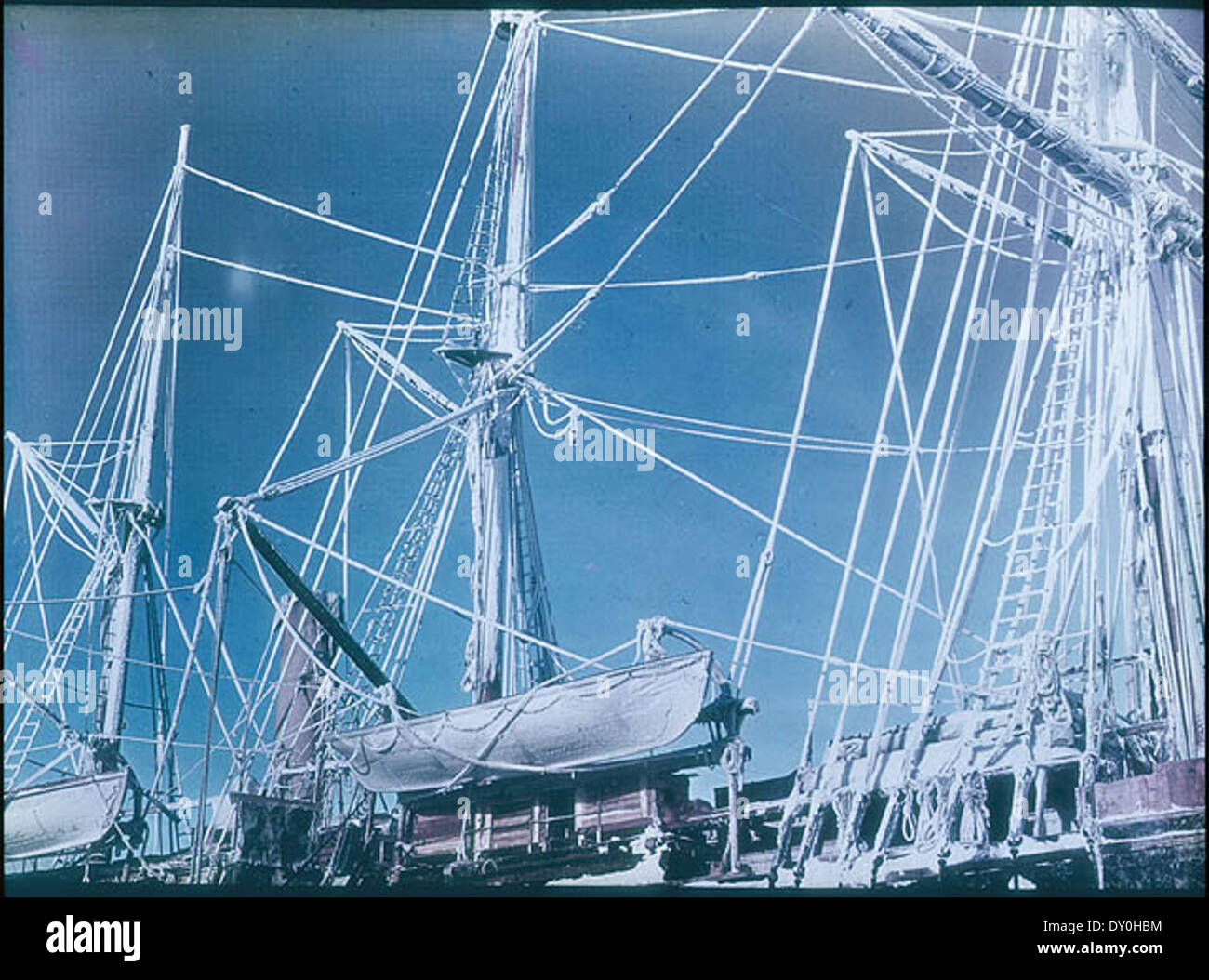The rigging of the 'Endurance' encrusted with RIME crystals, 1915 / photographed by Frank Hurley Stock Photo