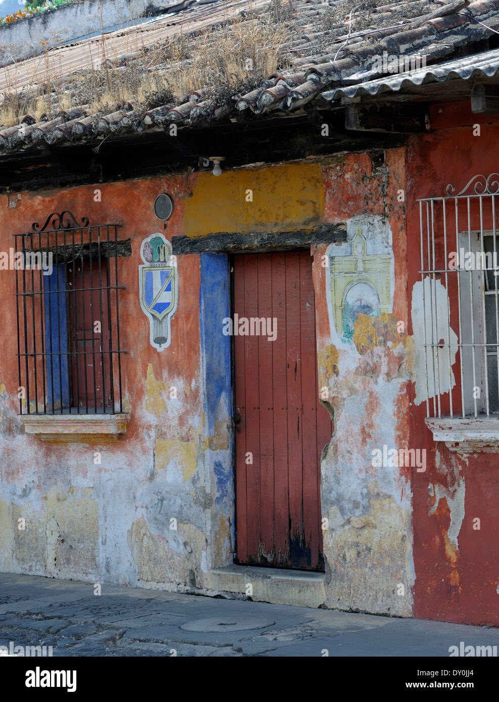 A house in need of refurbishment in a back street of Antigua.  Antigua Guatemala, Stock Photo