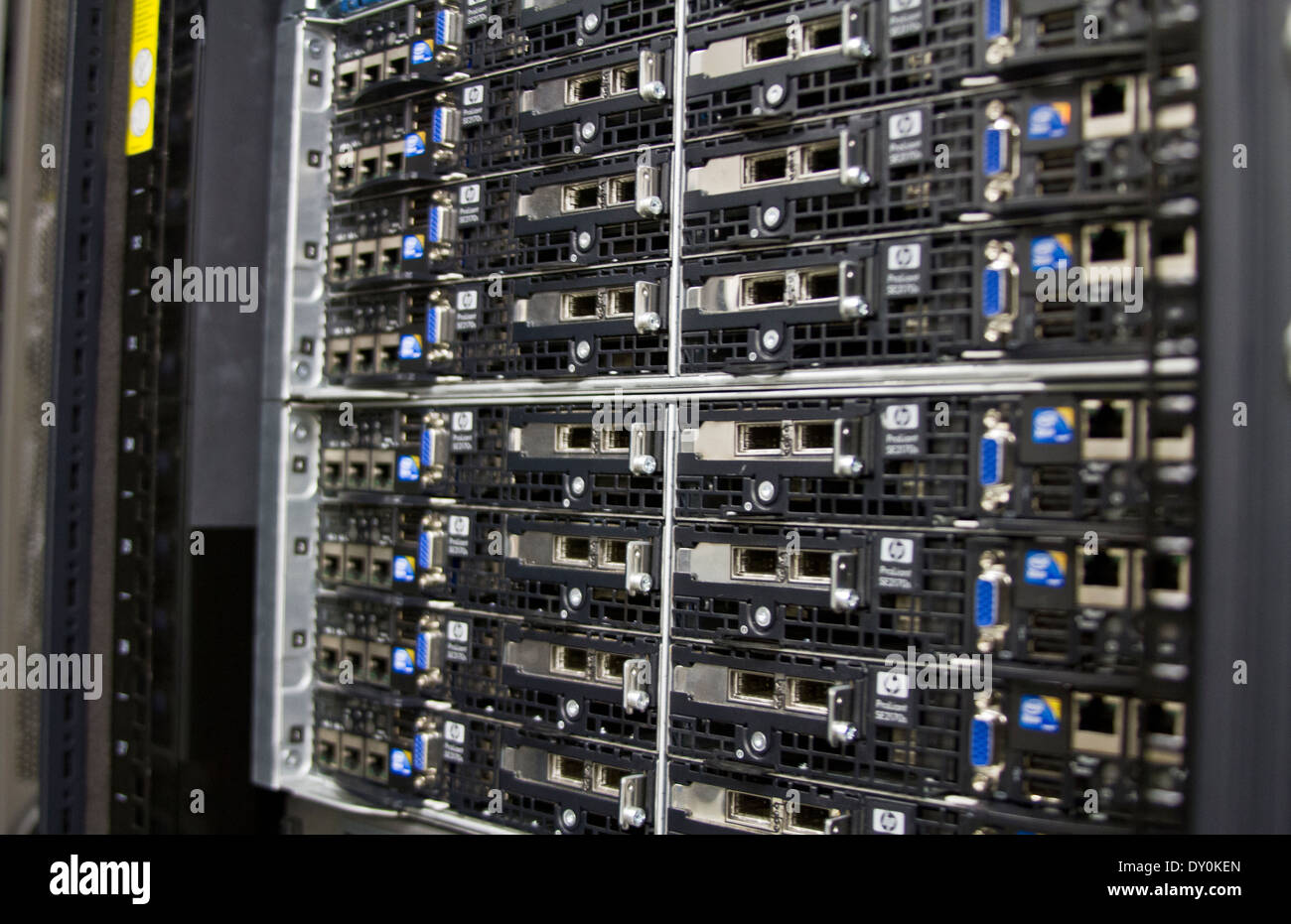 HP Large computer server system Stock Photo - Alamy