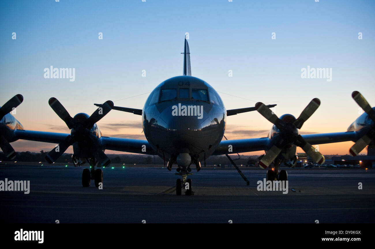 Perth, Australia. 2nd Apr, 2014. A plane of New Zealand Air Force returns to Pearce Air Force Base after a searching flight for the missing Malaysia Airlines Flight MH370 near Perth, Australia, April 2, 2014. Credit:  Yan Hao/Xinhua/Alamy Live News Stock Photo