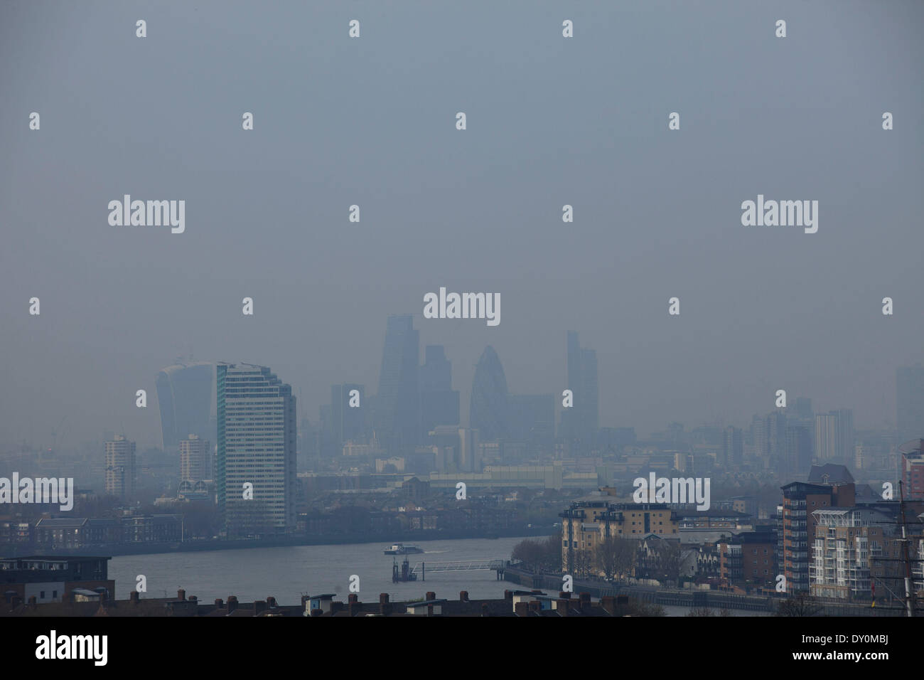 Air pollution london skyline hi-res stock photography and images - Alamy
