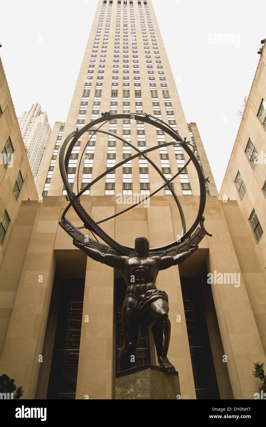 Rockefeller center and the Statue of Atlas in Madison Ave New York 25.03.2014 Stock Photo Alamy