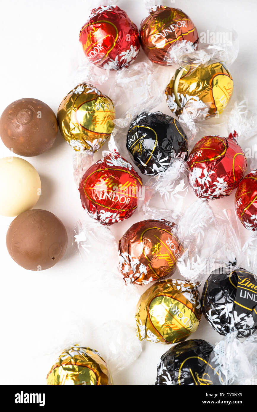 Lindt Lindor Assorted Chocolate Truffles Stock Photo - Alamy