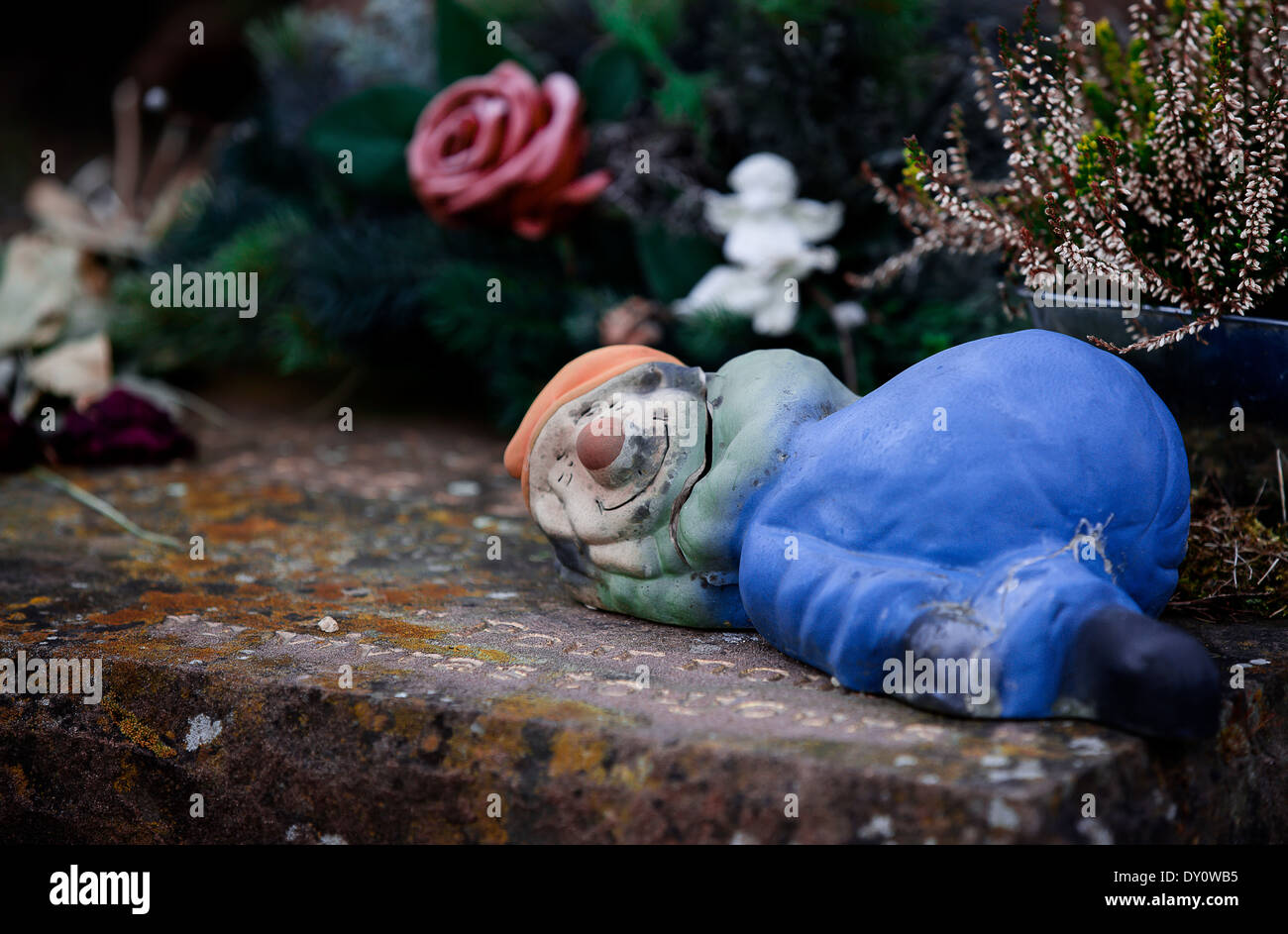 Sleep, Garden, Flower, Scene, Statuette, Figurine, Garden Gnome, Formal Garden, Ornamental Garden, Flower Bed, Stock Photo