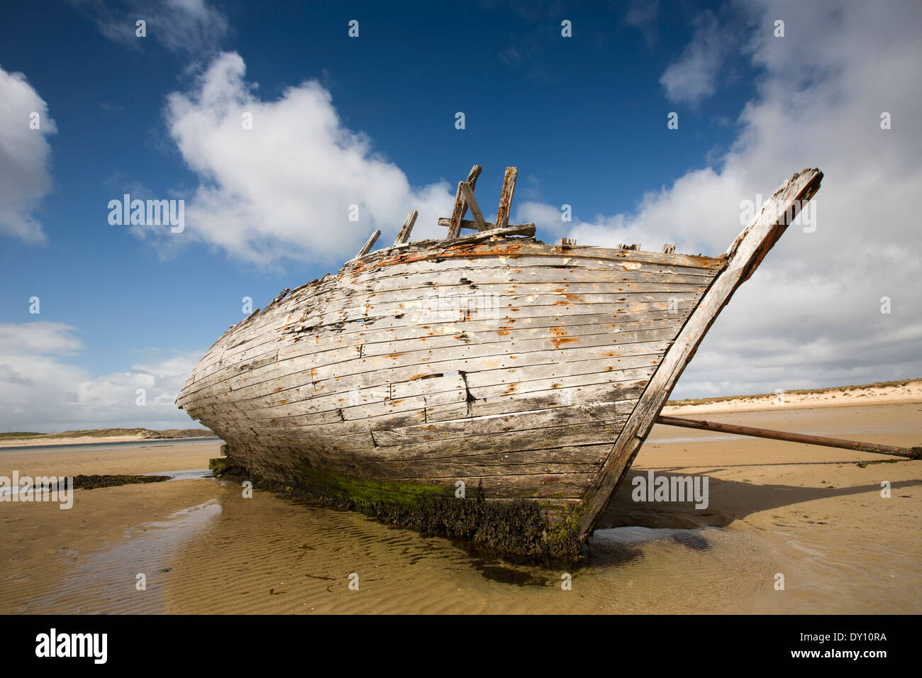 Ireland, Co Donegal, Gweedore, Bunbeg, Bad Eddies boat wreck on Maherclogher beach Stock Photo