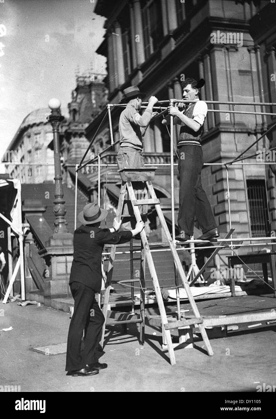 Absent voters at the Town Hall. Erecting polling booth beside Town Hall with galvanised pipe and Downee fittings, 13 Sept. 1934 by Sam Hood Stock Photo