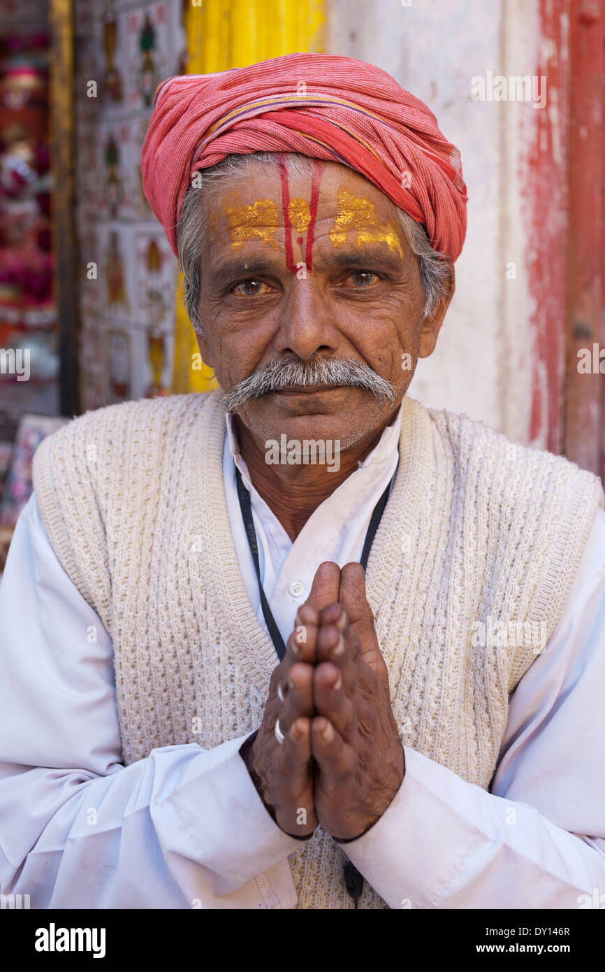 Small hindu shrine street hi-res stock photography and images - Alamy