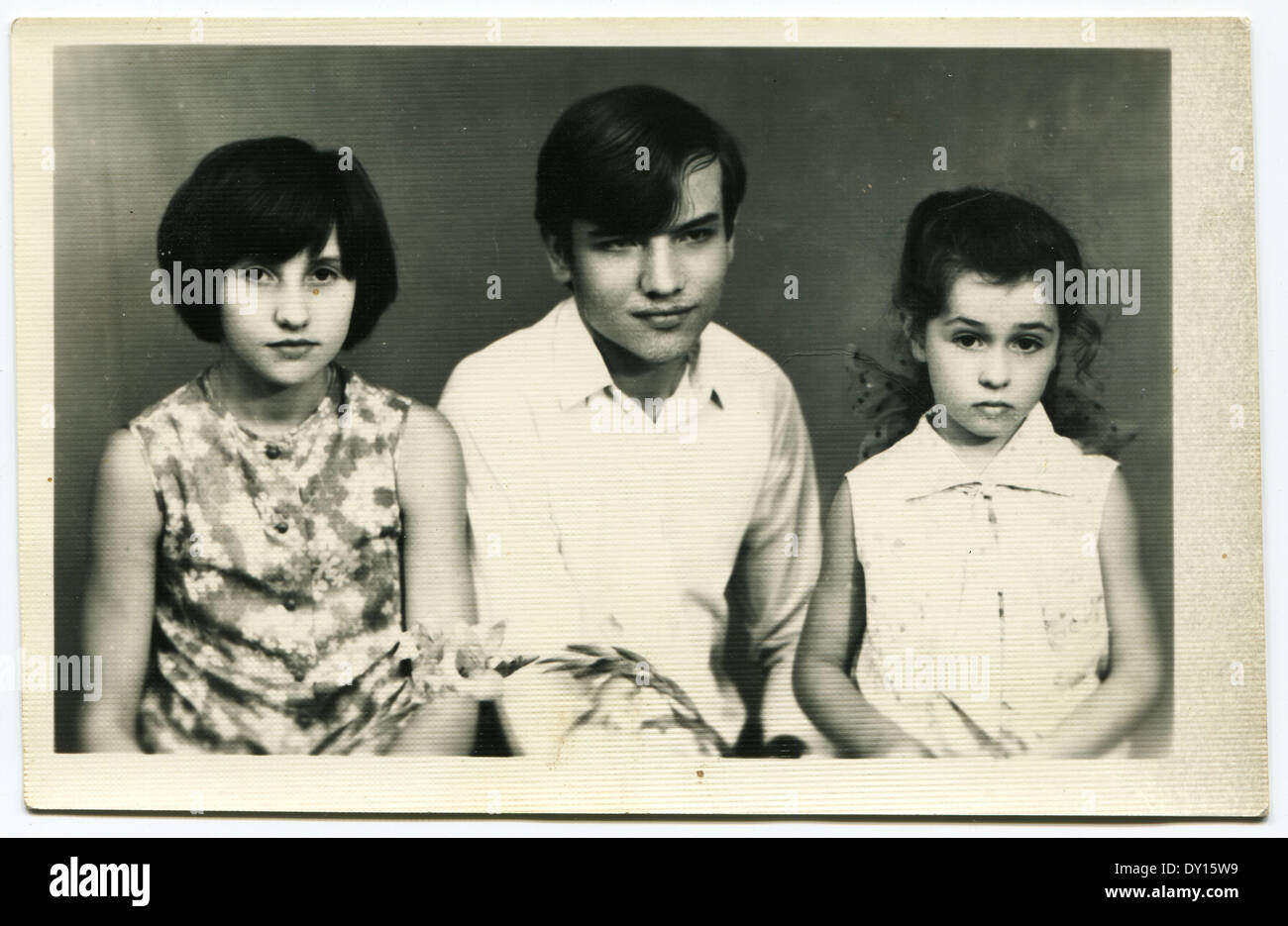 Children group portrait 1970s hi-res stock photography and images - Alamy