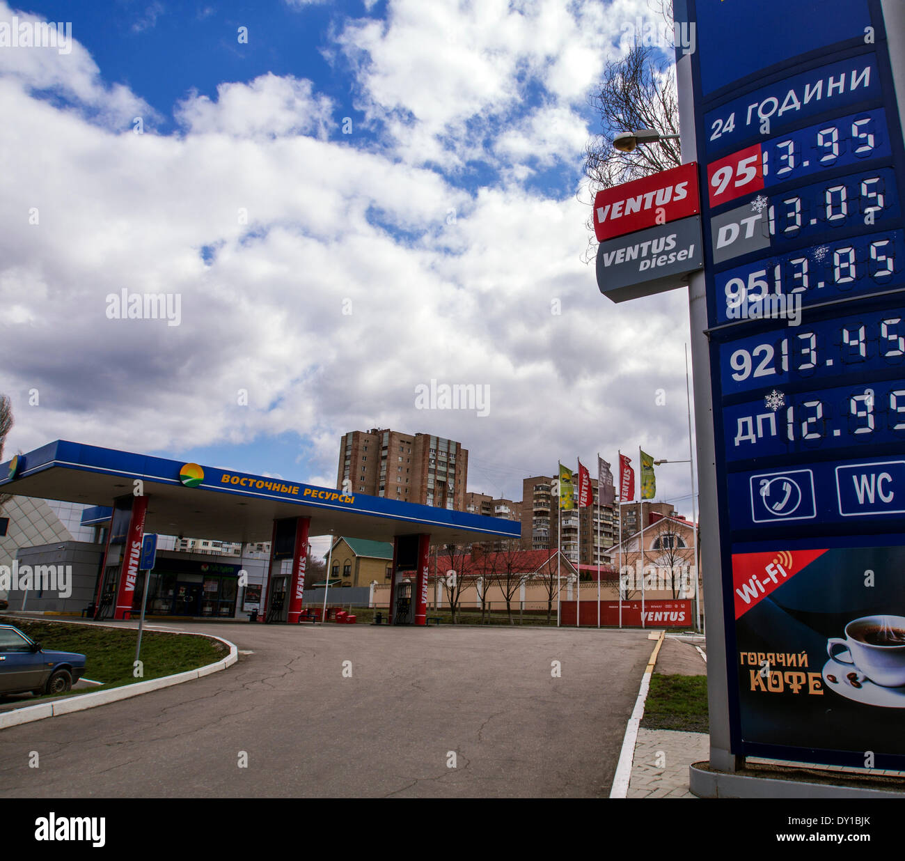 Lugansk, Ukraine. 2nd April, 2014. Amid falling Ukrainian hryvnia prices of fuel rose in last week nearly 10 percent. Prices rise by measures to change the budget undertaken by the Cabinet of Ministers of Ukraine and the depreciation of the national currency. Credit:  Igor Golovnov/Alamy Live News Stock Photo