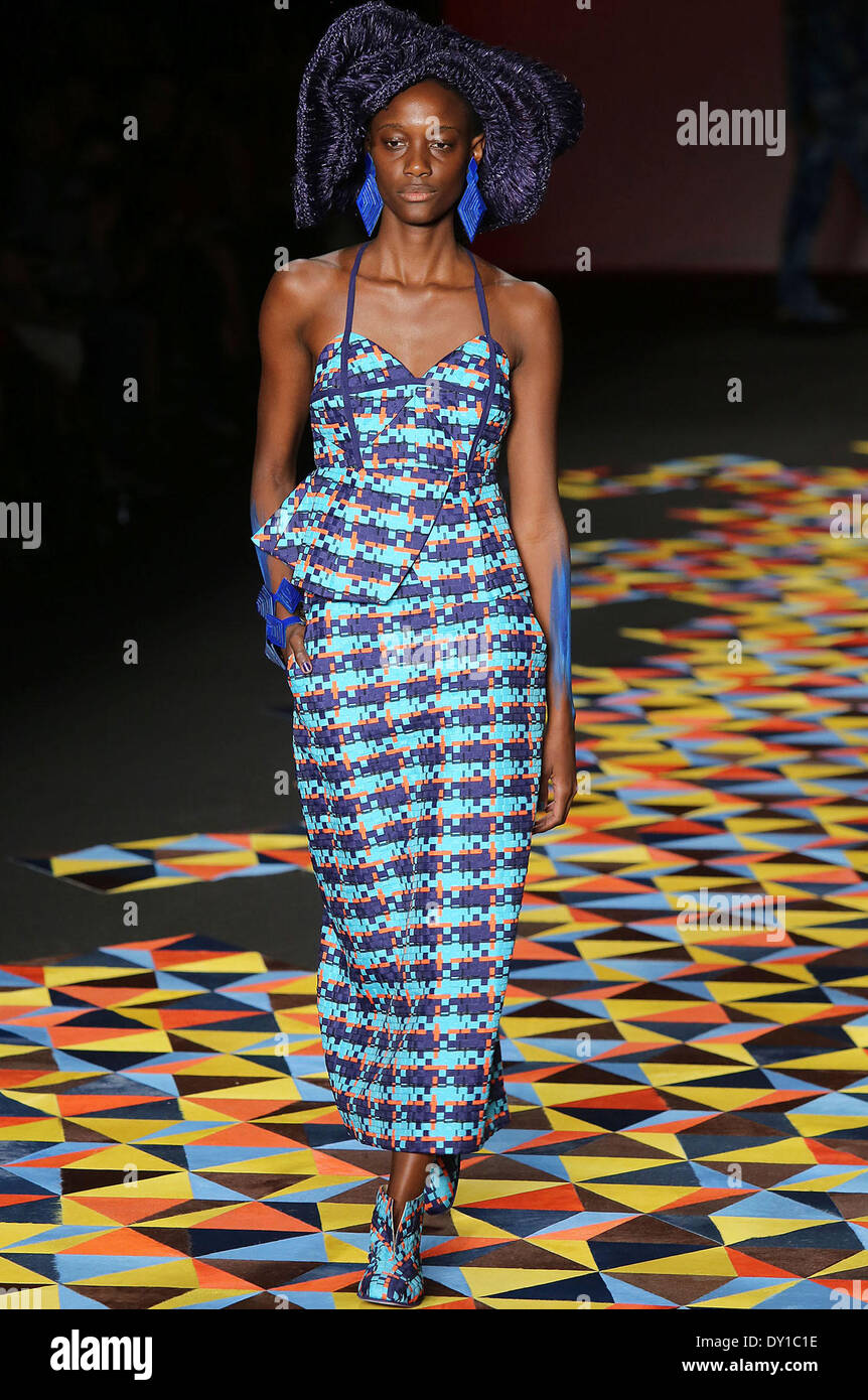 Sao Paulo, Brazil. 2nd Apr, 2014. A model presents a creation from Ronaldo Fraga's summer collection during the Sao Paulo Fashion Week in Sao Paulo, Brazil, on April 2, 2014. © Rahel Patrasso/Xinhua/Alamy Live News Stock Photo