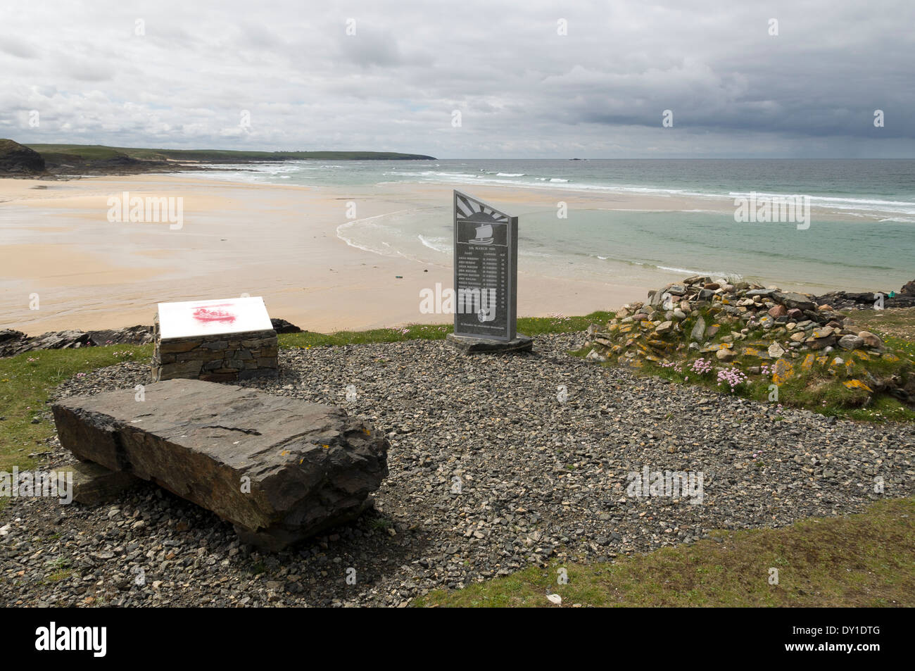 Memorial to the Cunndal Drowning in March 1885, at Traigh Shanndaigh beach, near Eoropie, Lewis, Western Isles, Scotland, UK Stock Photo