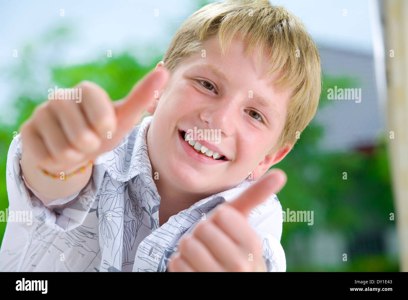 Portrait of young boy giving his thumbs up Stock Photo - Alamy