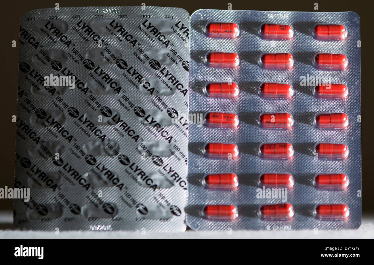 100 mg Pregabalin tablets Stock Photo - Alamy