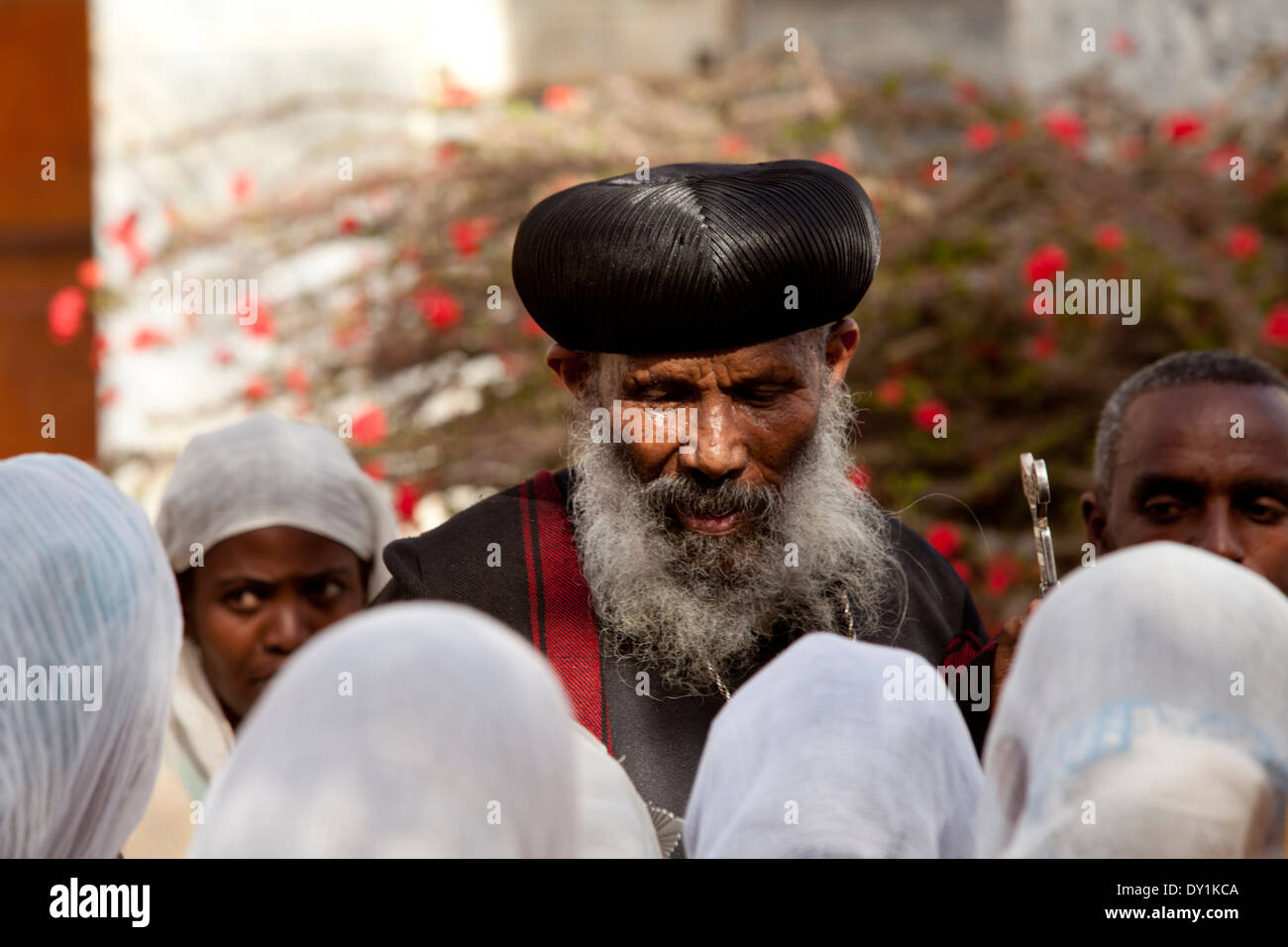 African Ethiopian Priest with congregation in white Shawls Stock Photo