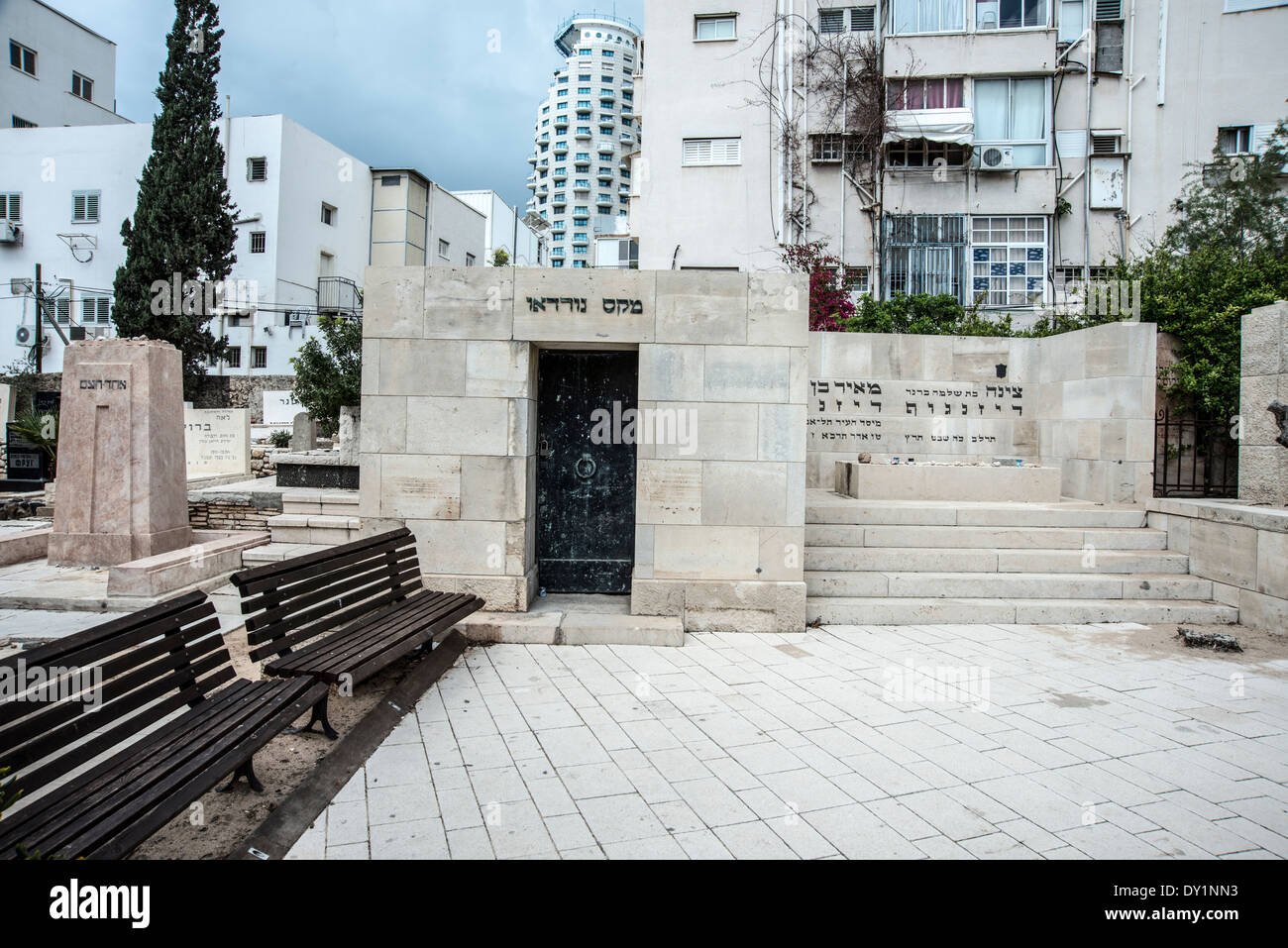 Meir and Zina Dizengoff (right) and Max Nordau (left) in the old cemetery in Trumpeldor street, Tel Aviv, Israel Stock Photo