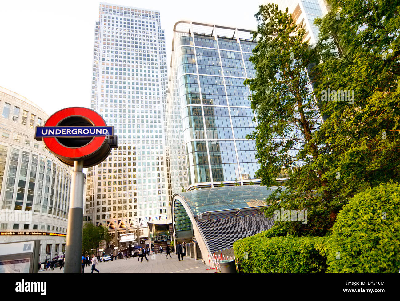 The Roundel in the City with Thomson-Reuters Building at Canary Wharf, London Stock Photo