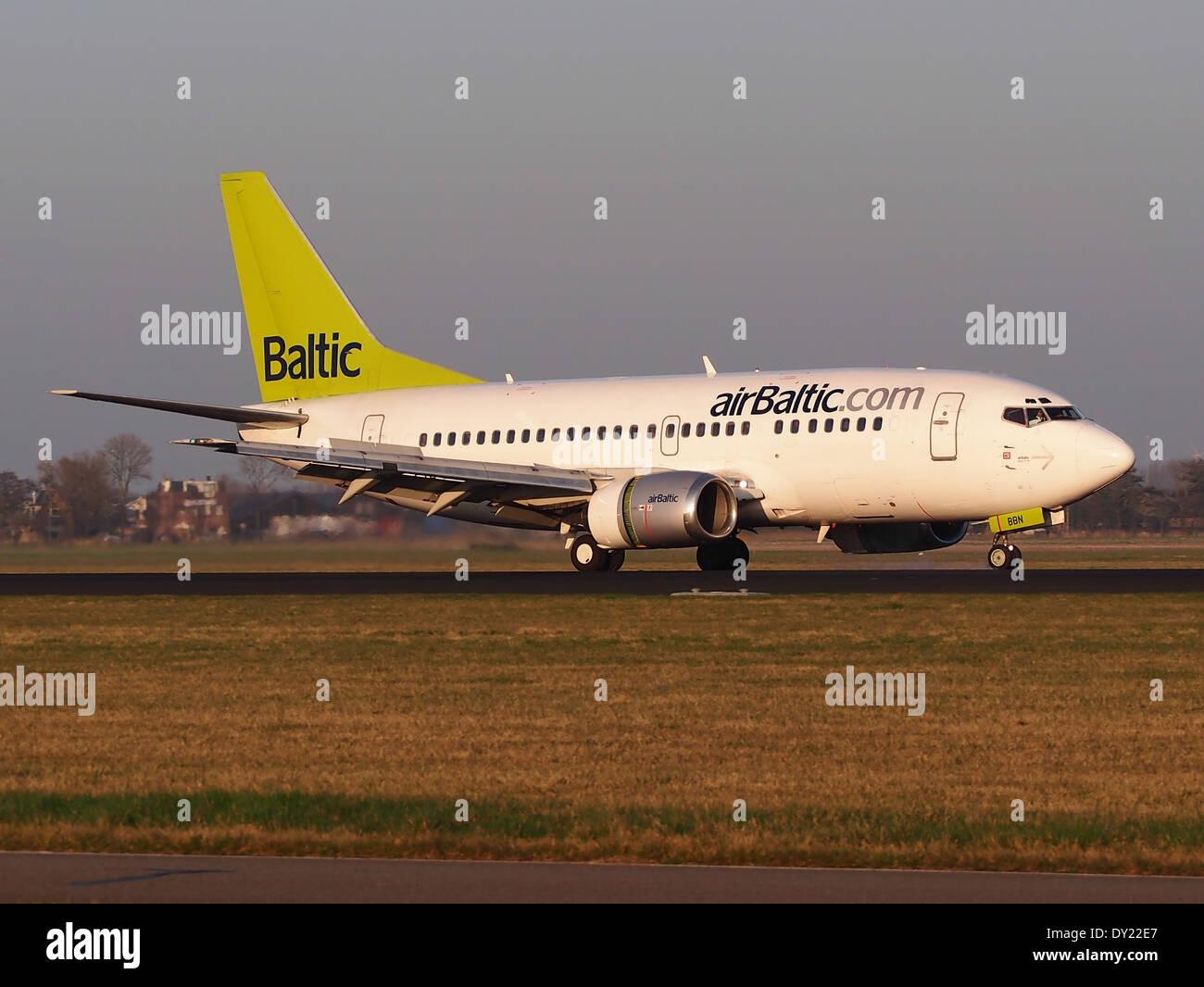 YL-BBN Air Baltic Boeing 737-522 - cn 26683, landing at AMS Amsterdam (Schiphol), pic3 Stock Photo