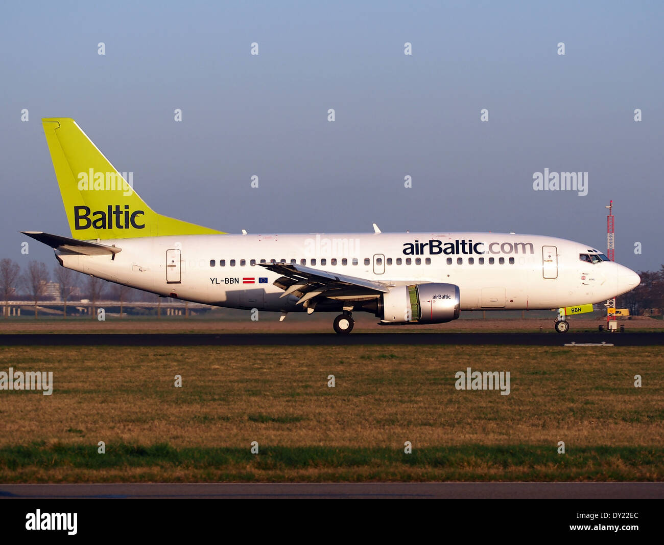 YL-BBN Air Baltic Boeing 737-522 - cn 26683, landing at AMS Amsterdam (Schiphol), pic4 Stock Photo