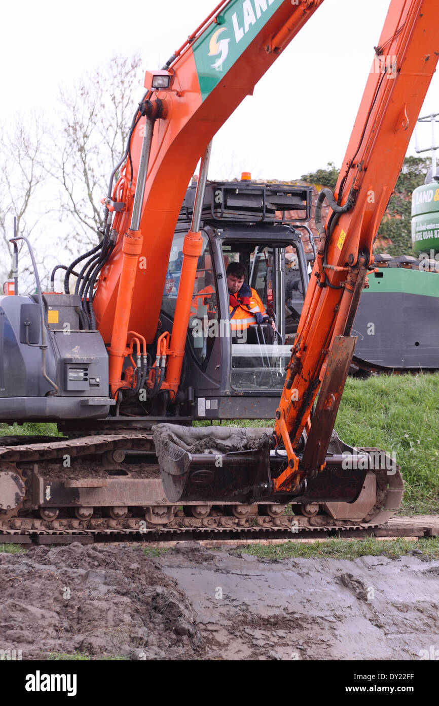 Excavator dredging hi-res stock photography and images - Alamy
