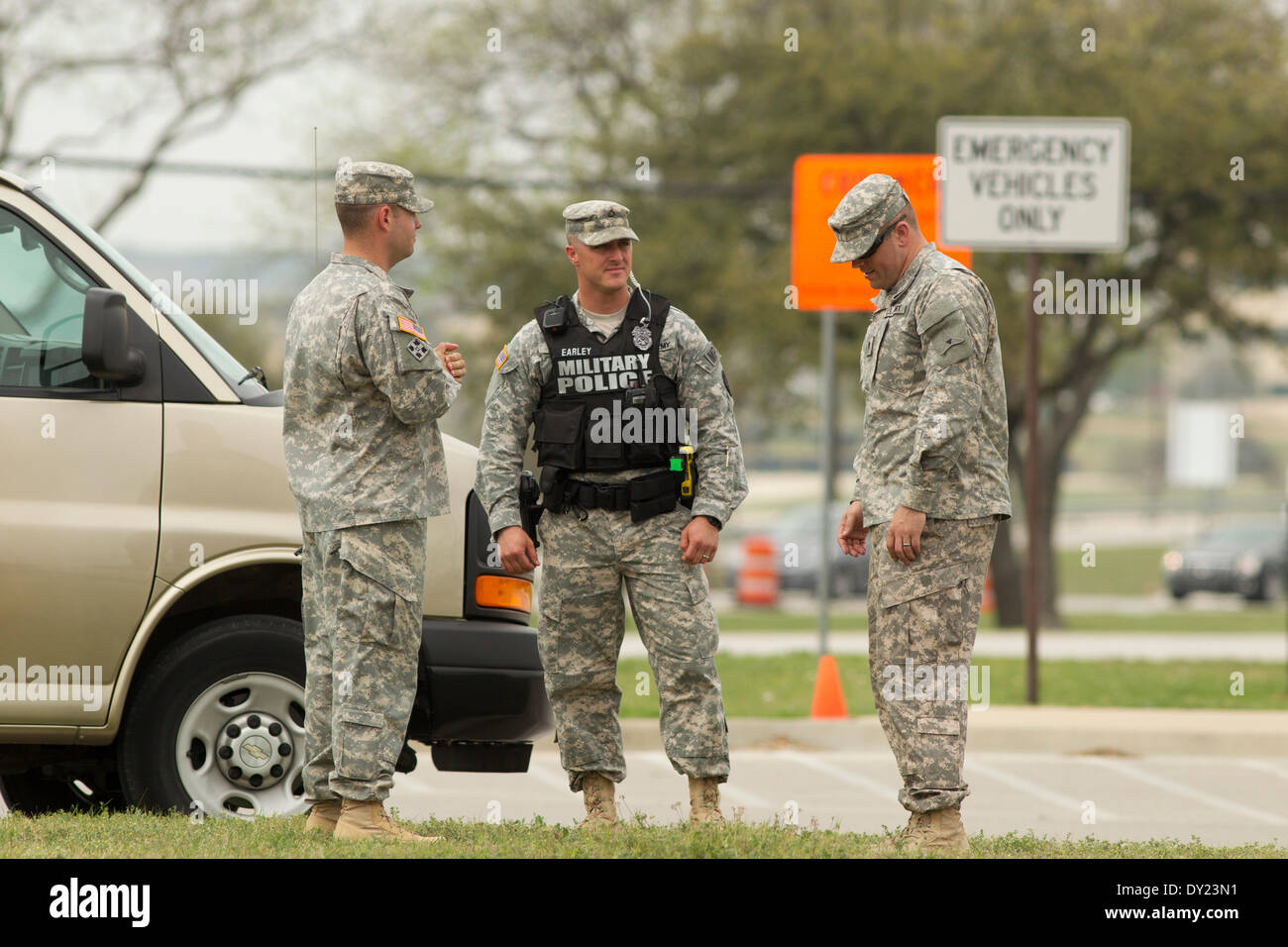Military police in camouflage uniforms on duty near the main gate of Fort  Hood Army Post in Killeen, Texas Stock Photo - Alamy
