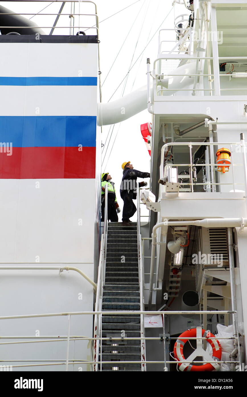 Yantar ship hires stock photography and images Alamy