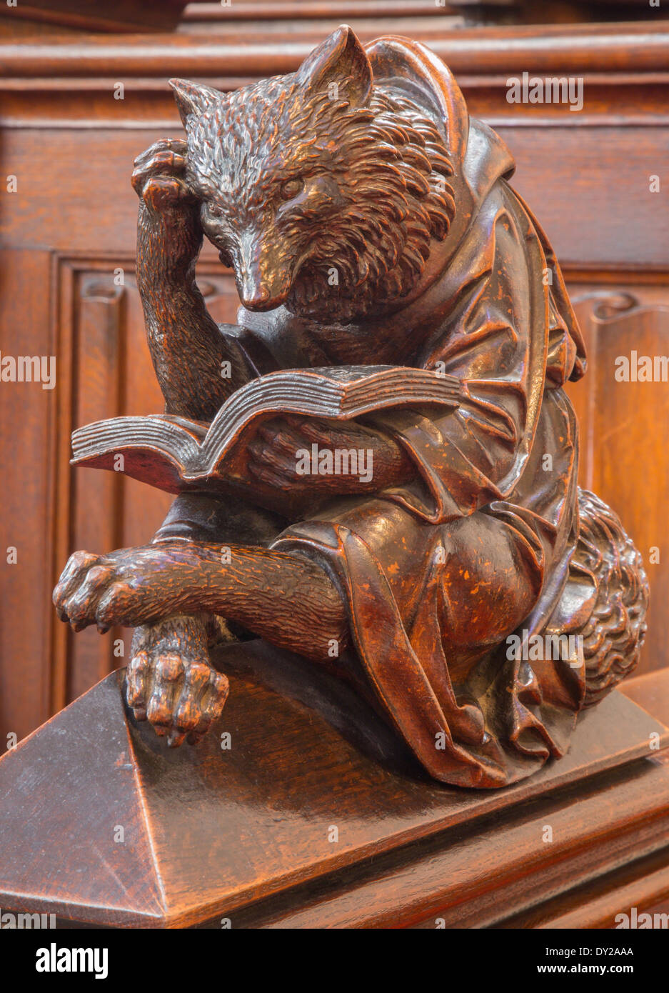 Bear wood carving hi-res stock photography and images - Alamy