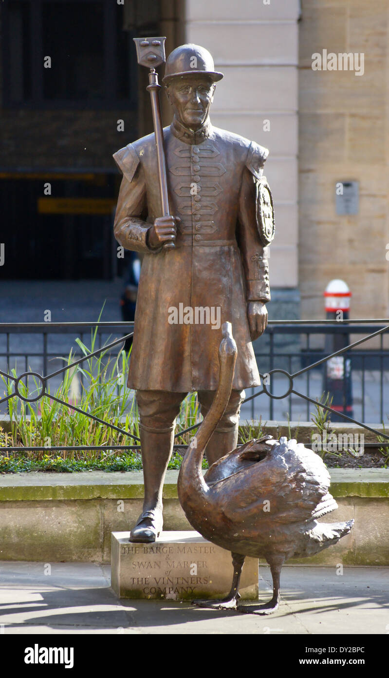 Master Vinters Statue of Vintners' Company barge master and swan marker by Vivien ...
