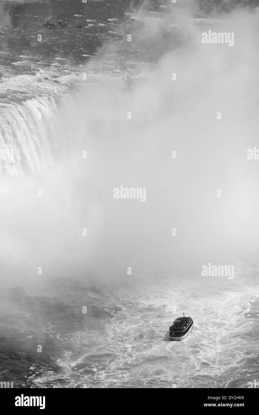Boat and Horseshoe Falls from Niagara Falls in black and white Stock Photo