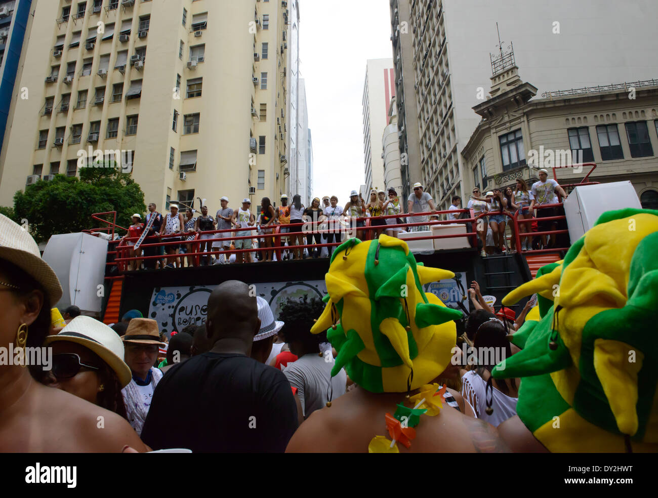 Crowds and crazy hats at street party (bloco), downtown Rio de Janeiro during 2014 Carnival Stock Photo