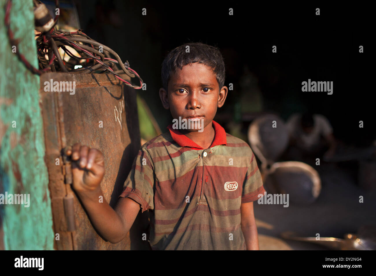 Child working bangladesh shipyard hi-res stock photography and images ...