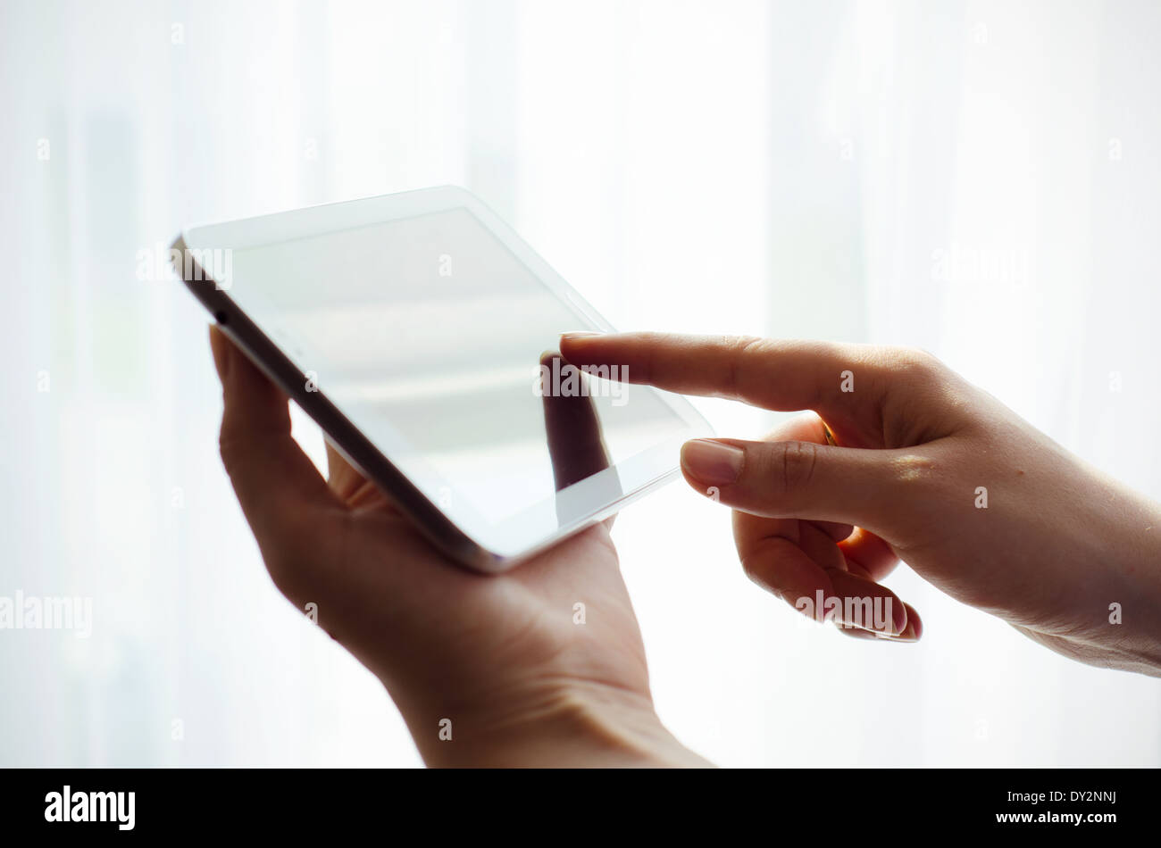 Woman hand tablet hi-res stock photography and images - Alamy
