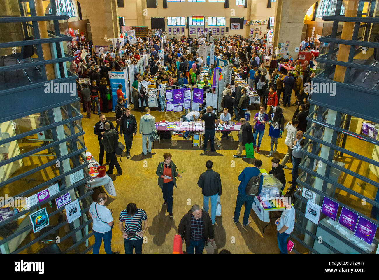 Trade show crowd hi-res stock photography and images - Alamy