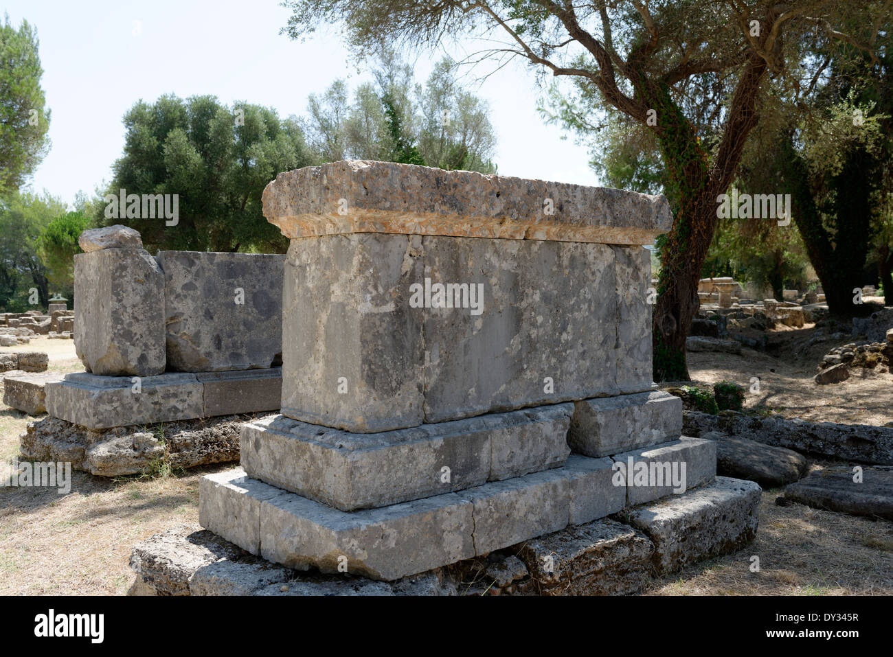 Statue of zeus at olympia hires stock photography and images Alamy