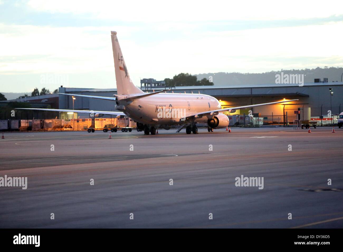 Perth. 5th Apr, 2014. Photo taken on April 5 shows a U.S. Navy plane P-8 Poseidon at Perth International Airport in Australia. U.S. 7th Fleet has sent two P-8 Poseidon patrol aircrafts to help in the search efforts for the missing Malaysia Airlines Flight MH370. © Xu Yanyan/Xinhua/Alamy Live News Stock Photo